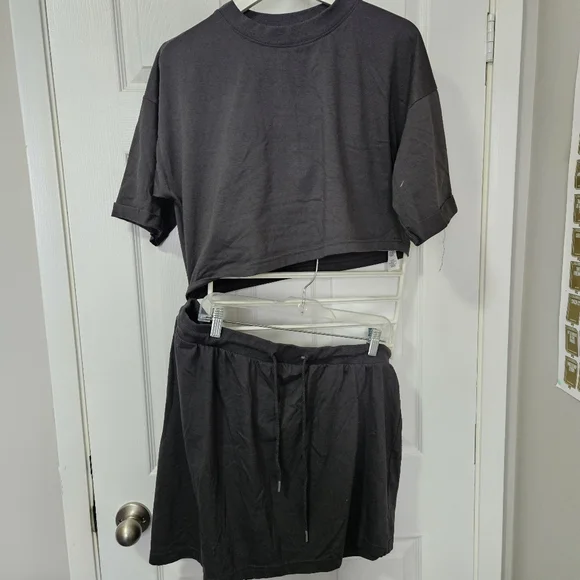 Grey pretty little thing 2 piece outfit - Picture 16 of 16